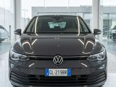 Usata VW Golf VIII Life 110 CV (80 kW) 2023 Berlina