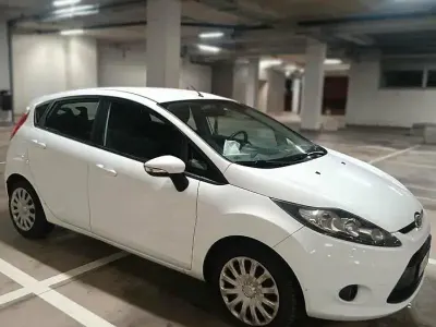Usata Ford Fiesta 97 CV (71 kW) 2010 Bianco Berlina