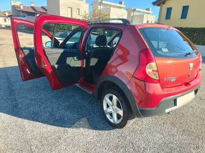 Usata Dacia Sandero Stepway 87 CV (63 kW) 2009 Rosso Berlina