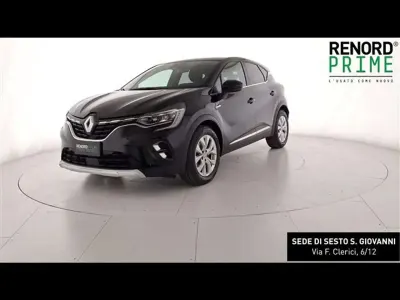 Usata Renault Captur Intens 145 CV (106 kW) 2022 Grigio chiaro SUV