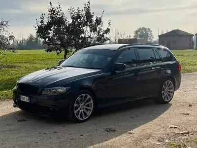 Usata BMW 330 Efficient Dynamics 245 CV (180 kW) 2011 Nero Station wagon