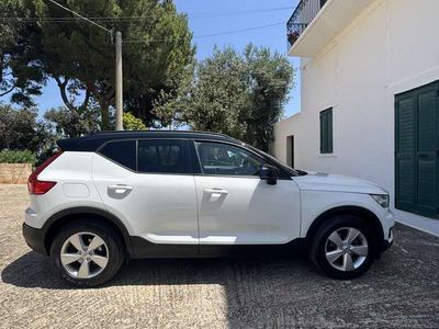 Usata Volvo XC40 Momentum 197 CV (144 kW) 2021 Bianco SUV