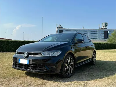 Usata VW Polo R-line 110 CV (80 kW) 2023 Nero Utilitaria