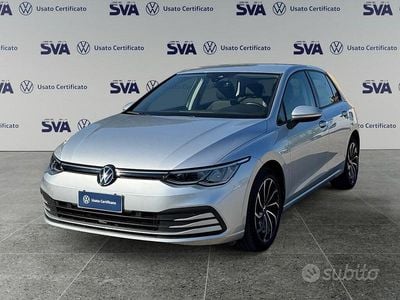 Usata VW Golf VIII Life 110 CV (80 kW) 2023 Grigio Berlina