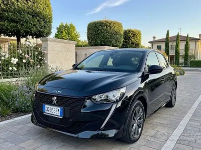 Usata Peugeot 208 Allure 56 kW (77 CV) 2022 Nero Utilitaria
