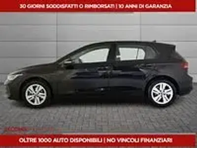 Usata VW Golf VIII Life 116 CV (85 kW) 2025 Nero Utilitaria