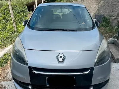 Usata Renault Scénic III 110 CV (80 kW) 2013 Grigio Monovolume