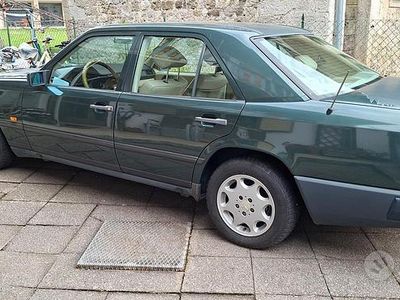 Usata Mercedes E200 1988 Verde Berlina