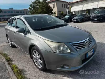 Usata Toyota Avensis Sol 150 CV (110 kW) 2010 Grigio Station wagon