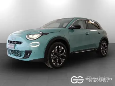 Usata Fiat 600 La Prima 101 CV (74 kW) 2025 Azzurro cielo d'italia SUV