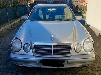 Usata Mercedes E220 1997 Grigio Berlina