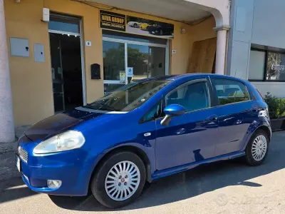 Usata Fiat Grande Punto 90 CV (66 kW) 2009 Bluazzurro Utilitaria