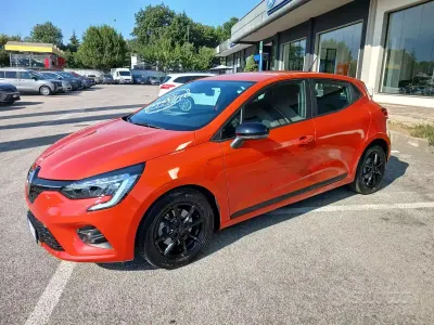 Usata Renault Clio V Equilibre 101 CV (74 kW) 2023 Arancione Berlina