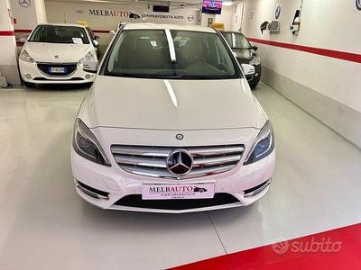 Usata Mercedes B200 Premium 135 CV (99 kW) 2015 Bianco Monovolume