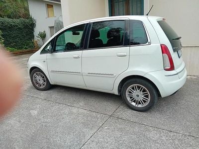 Usata Lancia Musa 120 CV (88 kW) 2010 Bianco Monovolume