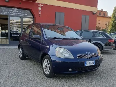 Usata Toyota Yaris Sol 86 CV (63 kW) 2001 Other Berlina