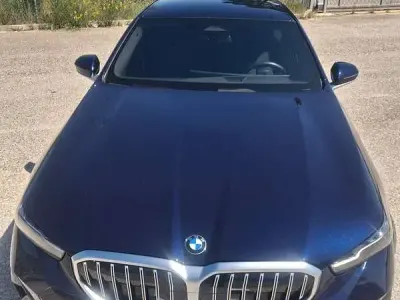 Usata BMW 520 M Sport 197 CV (144 kW) 2023 Blu/azzurro Berlina