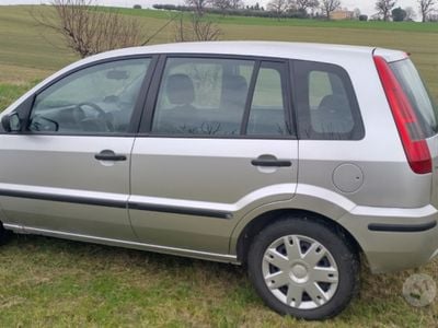 Usata Ford Fusion 68 CV (50 kW) 2005 Grigio Berlina