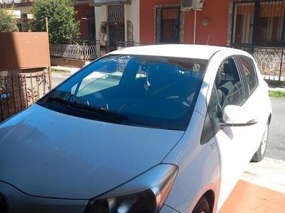 Usata Toyota Yaris 69 CV (50 kW) 2014 Bianco Utilitaria