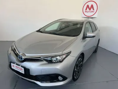 Usata Toyota Auris Touring Sports Lounge 99 CV (72 kW) 2017 Argento Station wagon