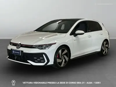 Usata VW Golf VIII GTI 265 CV (194 kW) 2024 0q bianco puro Berlina