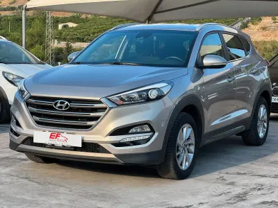 Usata Hyundai Tucson Comfort 116 CV (85 kW) 2016 Marrone SUV