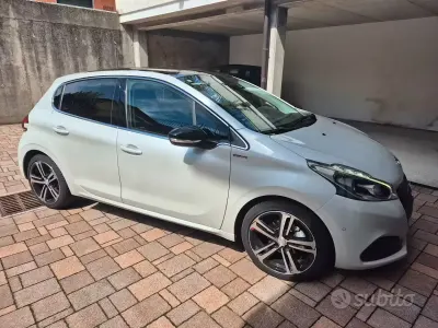 Usata Peugeot 208 GT-line 110 CV (80 kW) 2018 Bianco Utilitaria