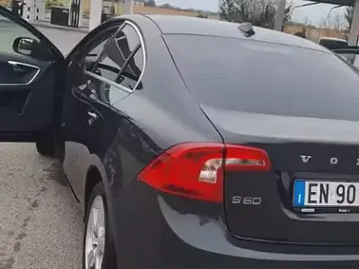 Usata Volvo S60 136 CV (100 kW) 2012 Nero Berlina