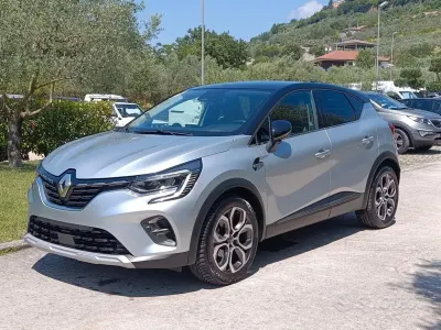 Usata Renault Captur Intens 101 CV (74 kW) 2021 Grigio SUV