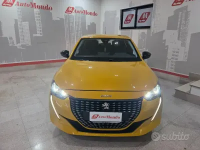 Usata Peugeot 208 Allure 102 CV (75 kW) 2023 Giallo Utilitaria