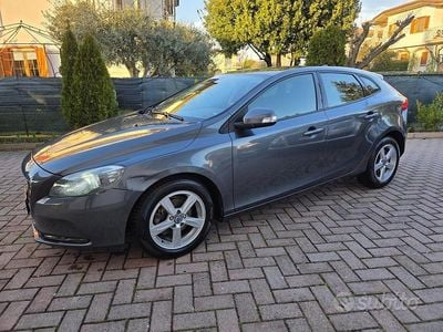 Usata Volvo V40 Summum 114 CV (83 kW) 2014 Grigio Berlina