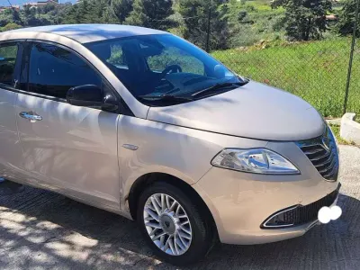 Usata Lancia Ypsilon Gold 95 CV (69 kW) 2014 Oro Utilitaria
