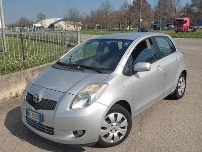 Occasion Toyota Yaris Luna 87 ch (63 kW) 2007 Gris Citadine