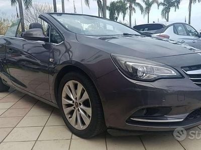 Usata Opel Cascada 165 CV (121 kW) 2013 Grigio Cabrio