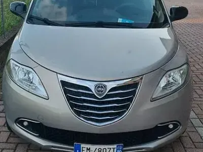 Usata Lancia Ypsilon 69 CV (50 kW) 2012 Utilitaria