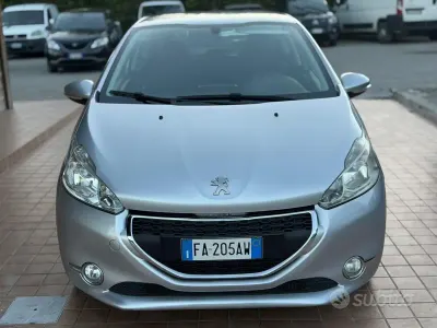 Usata Peugeot 208 Active 68 CV (50 kW) 2015 Grigio Utilitaria