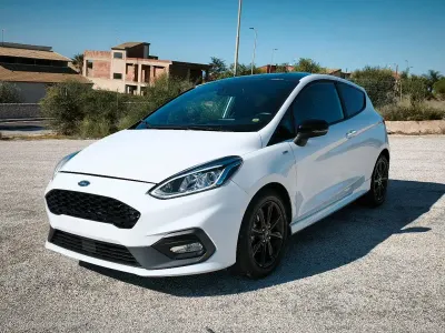 Usata Ford Fiesta ST-Line 85 CV (62 kW) 2017 Bianco Utilitaria