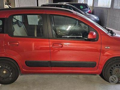 Usata Fiat Panda Lounge 85 CV (62 kW) 2012 Rosso Utilitaria