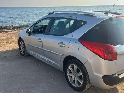 Usata Peugeot 207 Outdoor Outdoor 90 CV (66 kW) 2008 Argento Station wagon