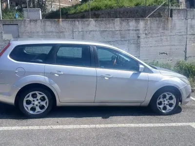 Usado Ford Focus Style 136 HP (100 kW) 2010 Cinzento Sedan