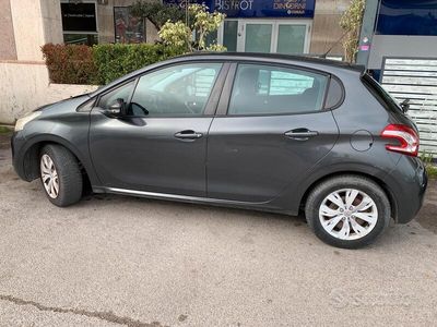 usata Peugeot 208 1.4 HDi 68 CV 5 porte Active