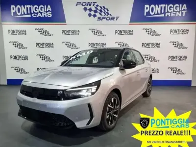 Nuova Opel Corsa GS Line 101 CV (74 kW) 2025 Grigio alluminio Berlina
