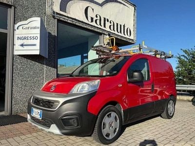 Begagnad Fiat Fiorino 95 HK (69 kW) 2017 Röd Minibuss