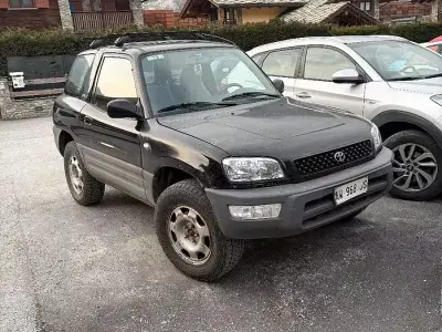 Usata Toyota RAV4 136 CV (100 kW) 1998 Nero Utilitaria