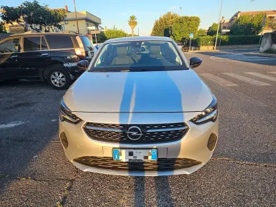Usata Opel Corsa Elegance 101 CV (74 kW) 2022 Argento Utilitaria