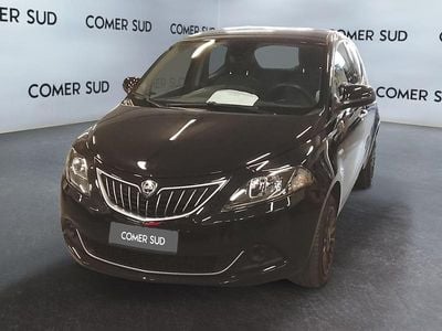 Usata Lancia Ypsilon Silver 69 CV (50 kW) 2022 Nero Utilitaria