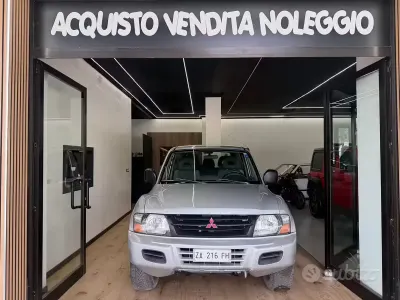 Usata Mitsubishi Pajero 165 CV (121 kW) 2000 Grigio SUV