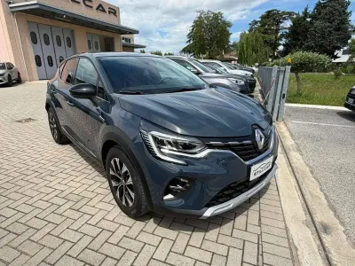 Usata Renault Captur Techno 91 CV (66 kW) 2023 Blu/azzurro SUV