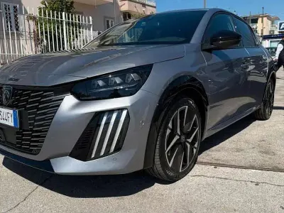 Usata Peugeot 208 101 CV (74 kW) 2025 Other Utilitaria