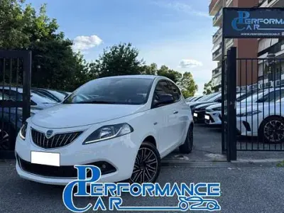 Usata Lancia Ypsilon Gold 69 CV (50 kW) 2023 Bianco Utilitaria